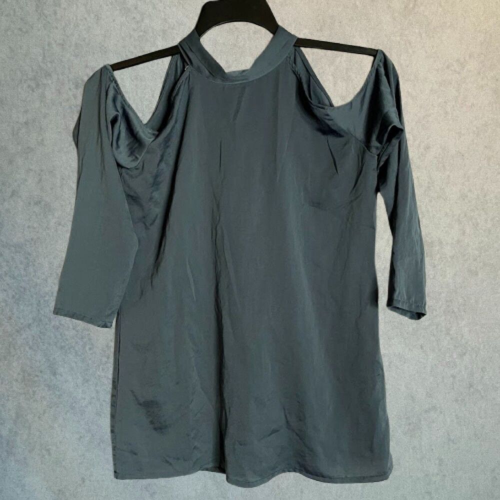 Slate and Willow Shirt Womens Medium Gray High Neck Open Shoulder Satin Top